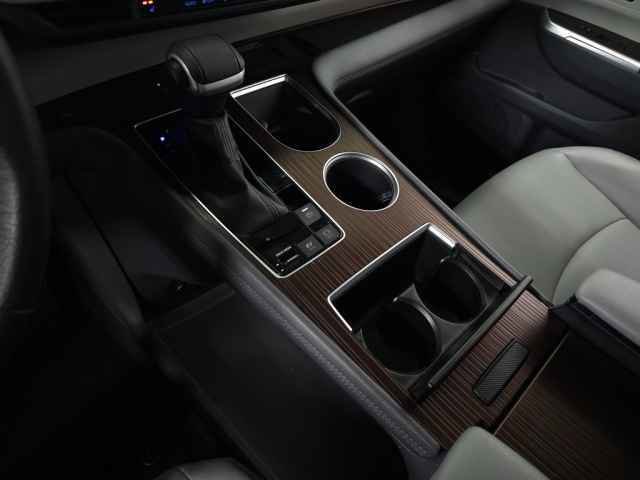 Used 2023 Toyota Sienna XLE image 32