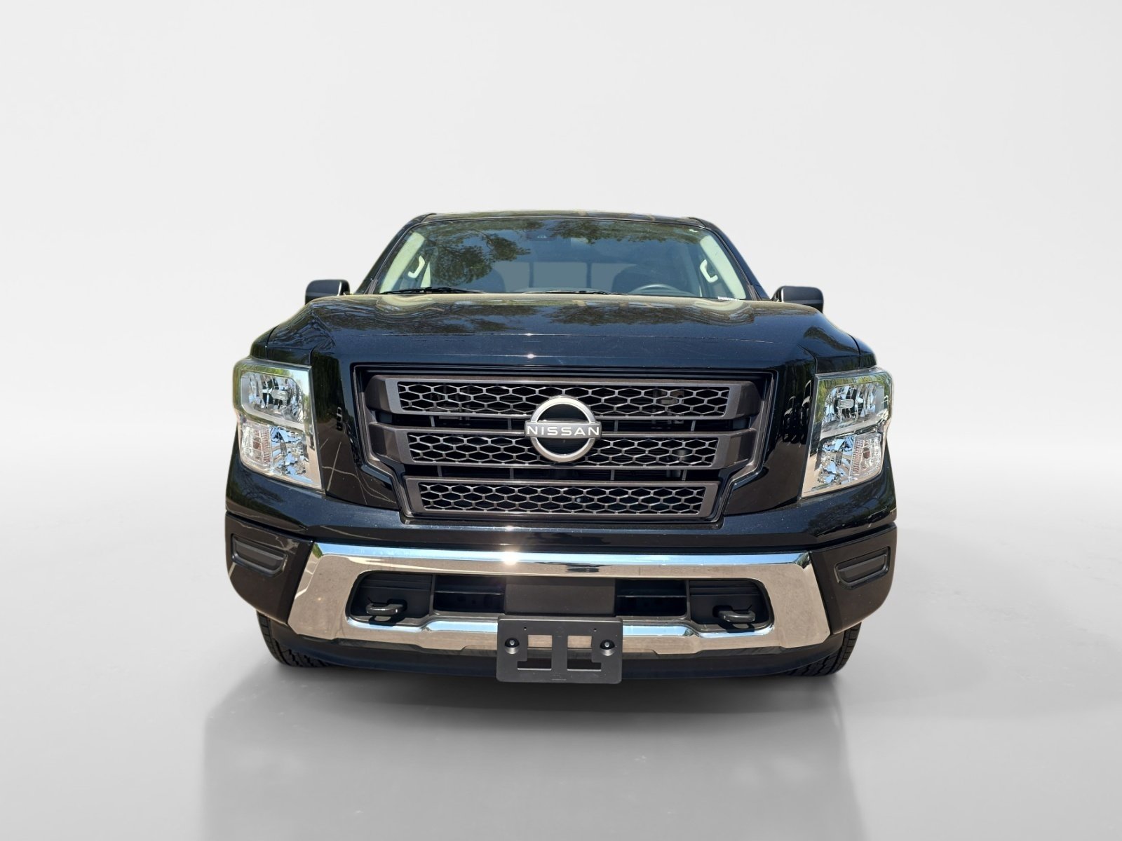 Used 2024 Nissan Titan SV image 8