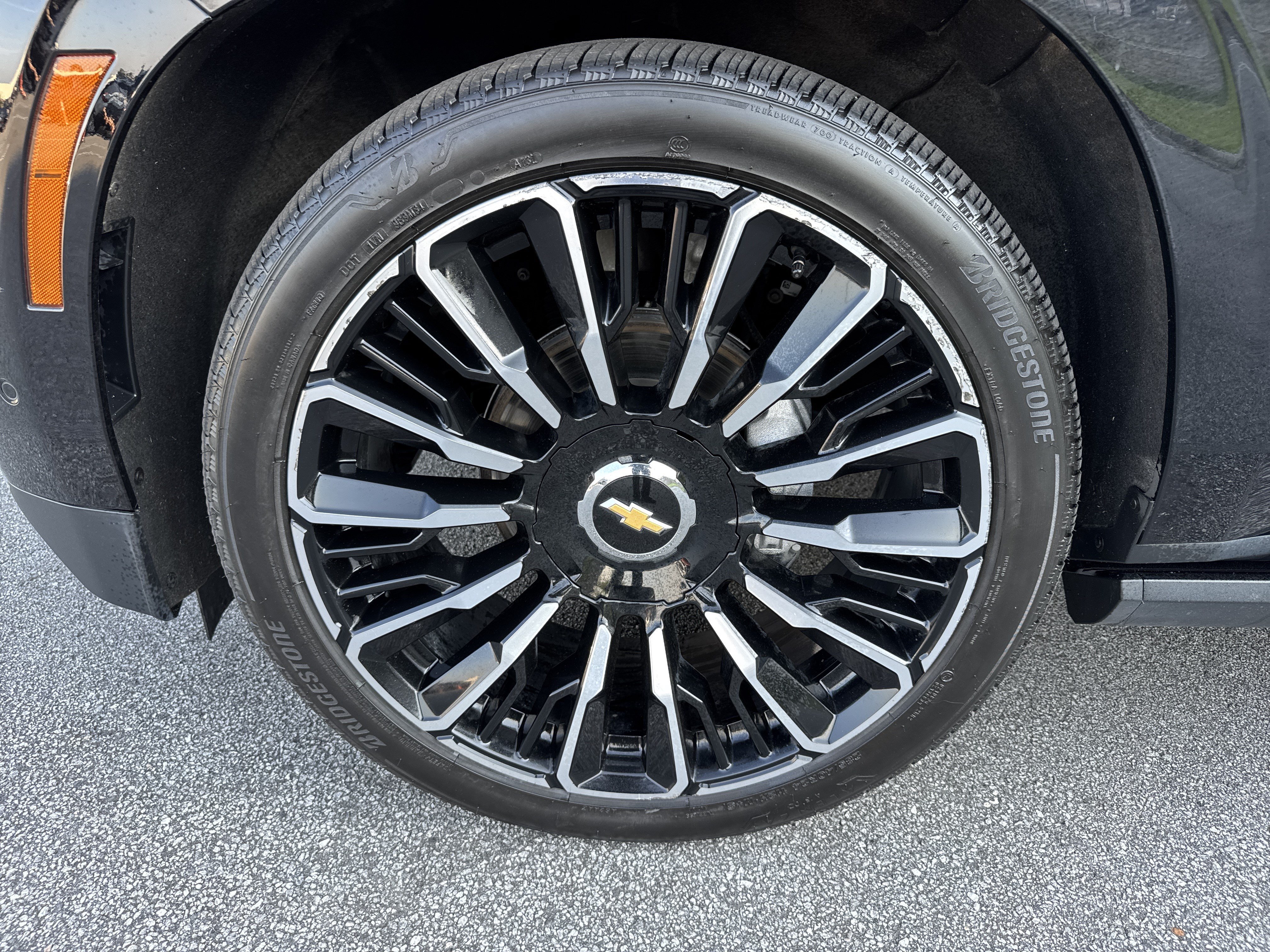 Used 2025 Chevrolet Tahoe High Country AWD/4WD image 13