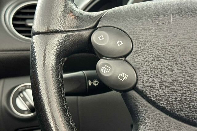 Used 2005 Mercedes-Benz SL 500 image 24