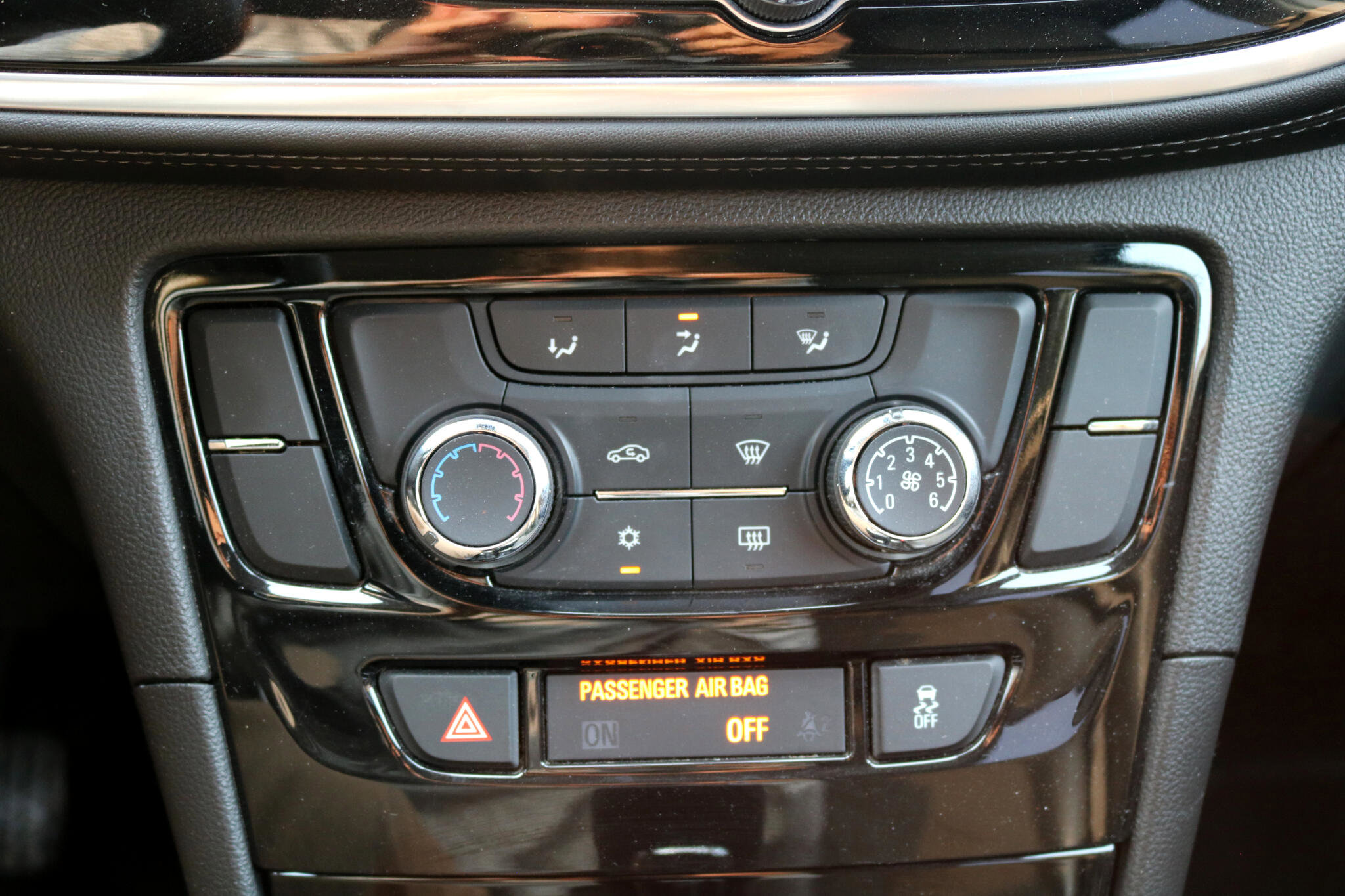 Used 2019 Buick Encore Preferred w/ Safety Package image 25