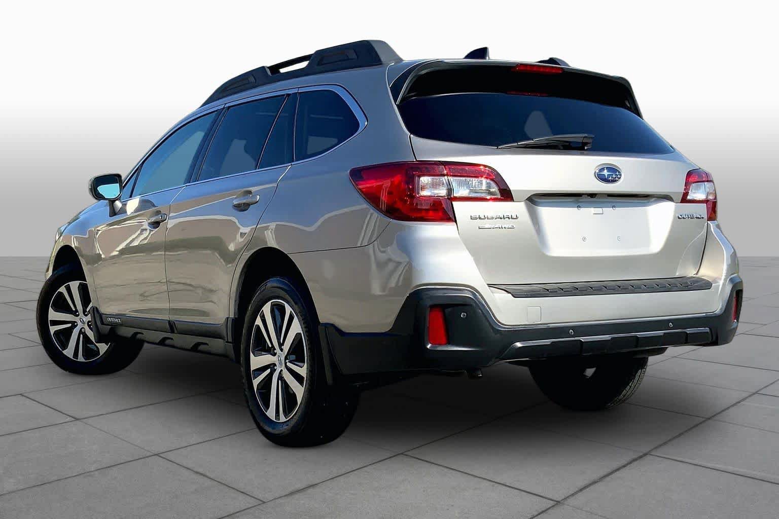 Used 2018 Subaru Outback 2.5i Limited AWD/4WD image 12