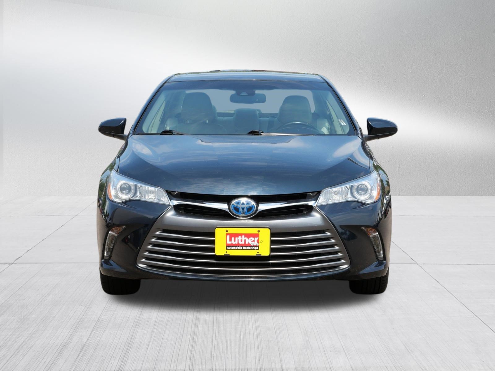 Used 2016 Toyota Camry XLE w/ Moonroof Package FWD image 2