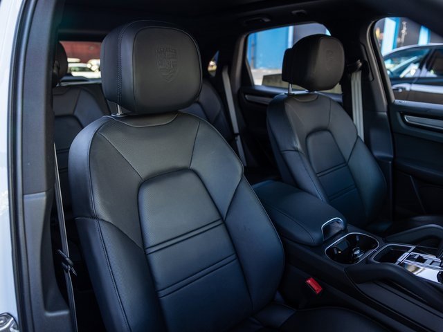 Certified 2023 Porsche Cayenne Platinum Edition w/ Premium Package Plus image 35