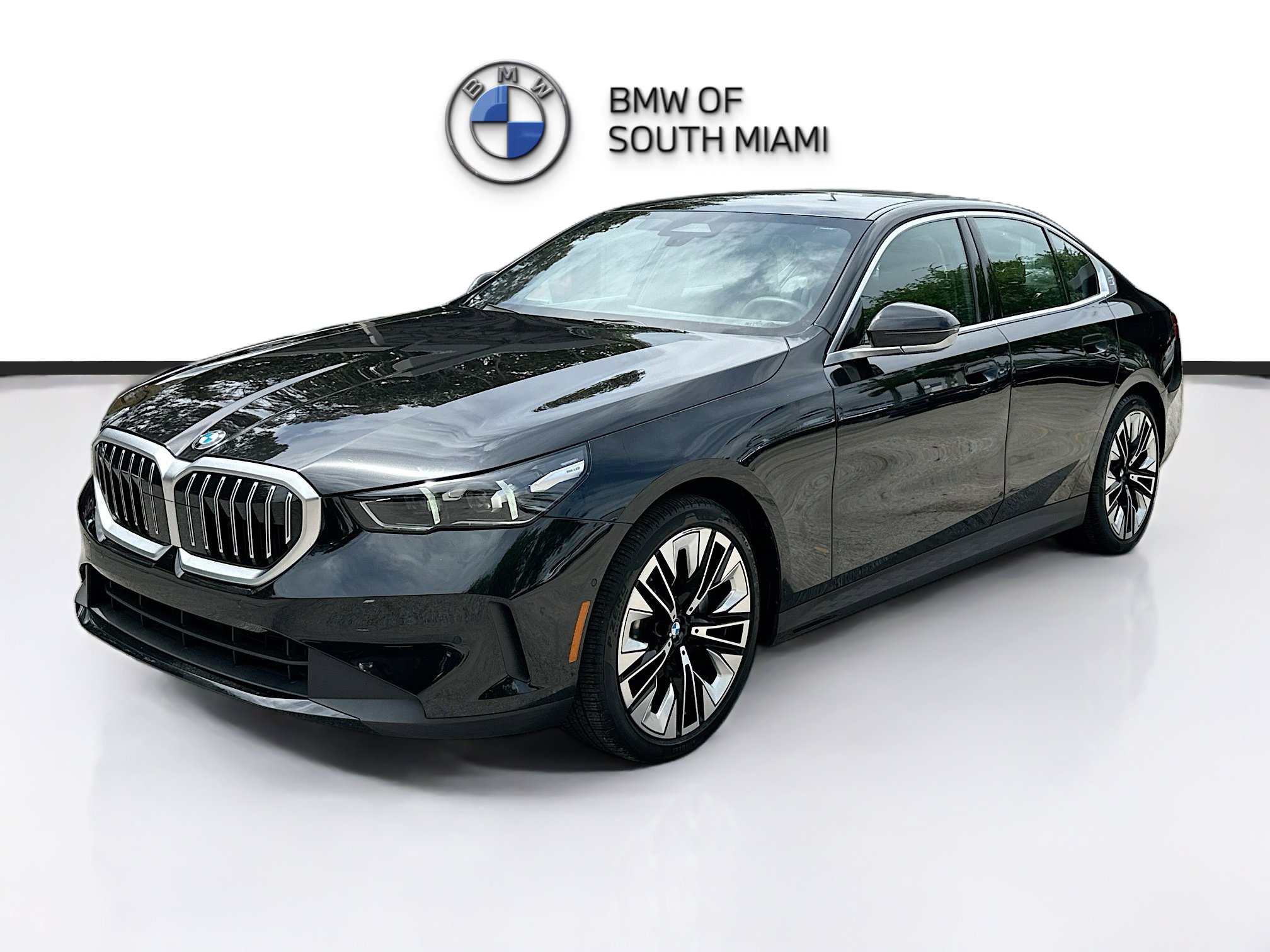 Certified 2024 BMW 530i image 3