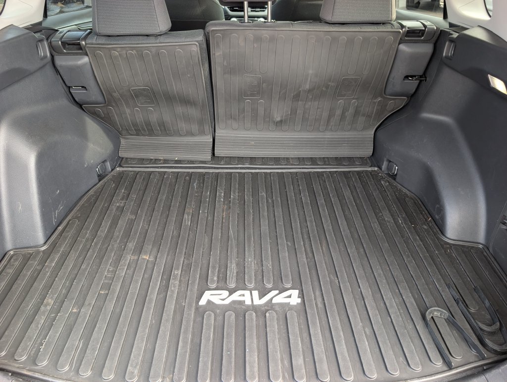 Used 2024 Toyota RAV4 LE AWD/4WD image 24