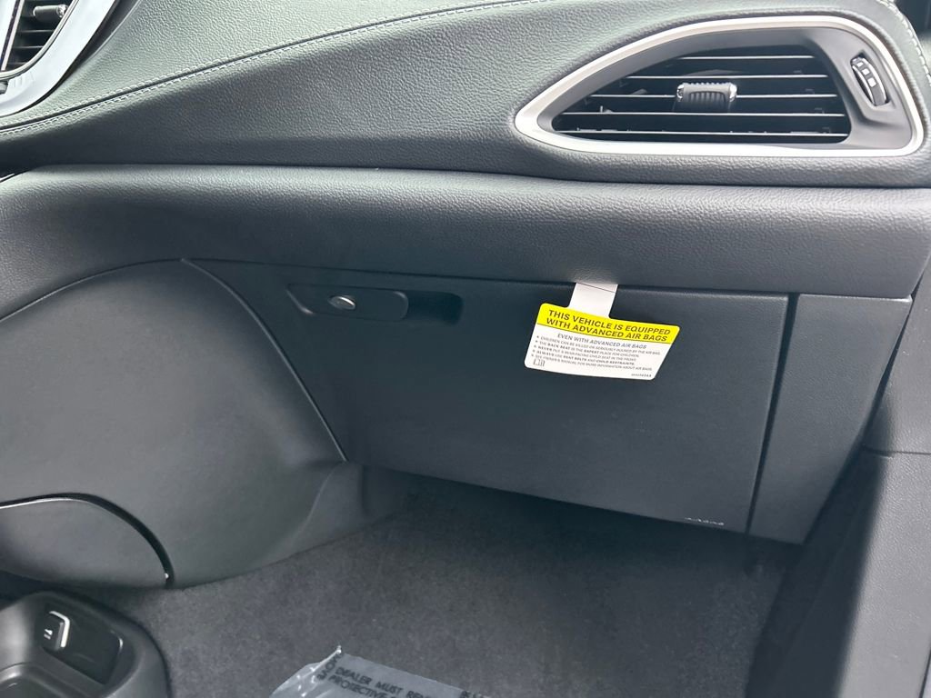 New 2026 Chrysler Pacifica Select image 31