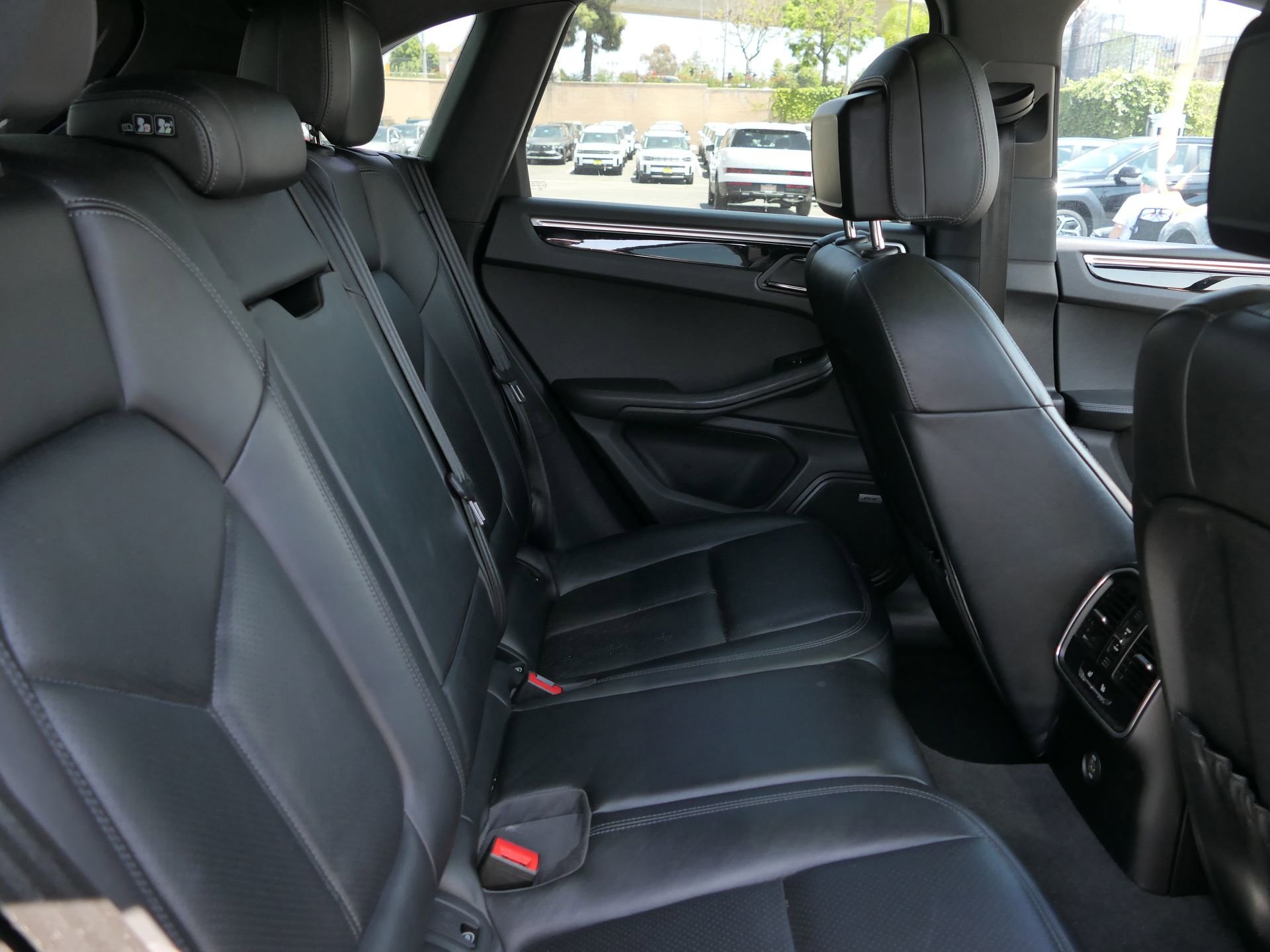 Used 2018 Porsche Macan Sport Edition w/ Premium Package Plus AWD/4WD image 25