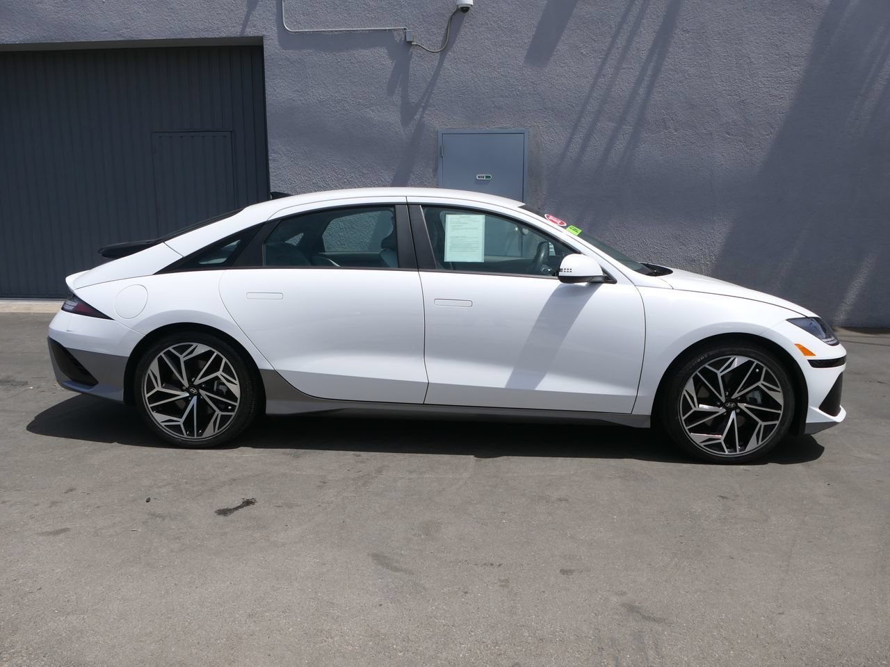 Used 2023 Hyundai Ioniq 6 SEL AWD/4WD image 2
