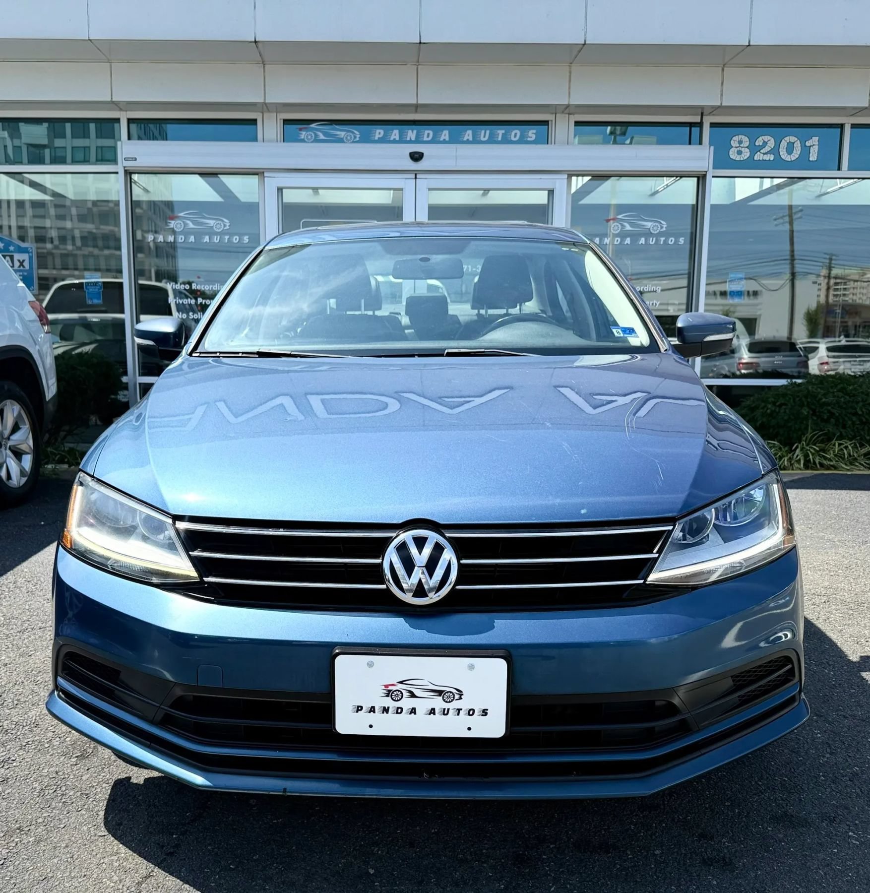 Used 2017 Volkswagen Jetta SE FWD image 2