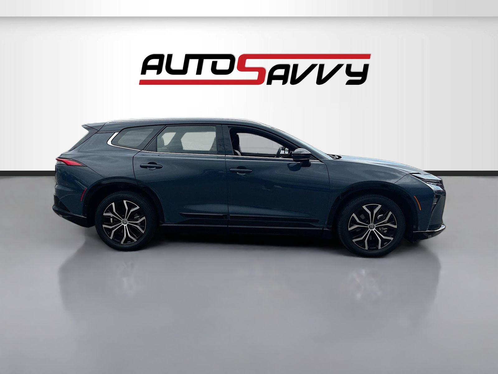 Used 2025 Toyota Crown Signia AWD/4WD image 8