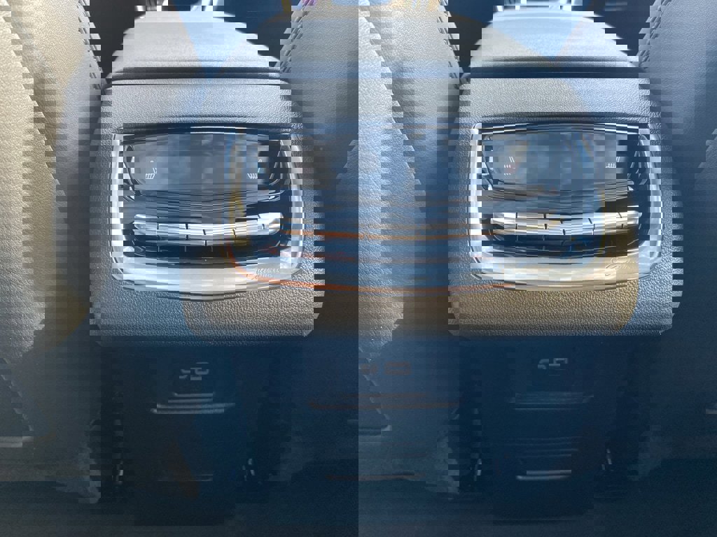 Used 2025 Cadillac XT6 Premium Luxury image 30