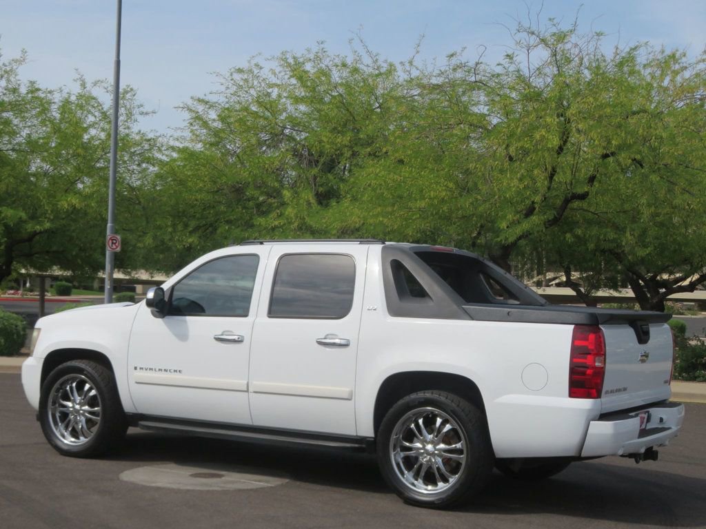 Used 2008 Chevrolet Avalanche LTZ w/ LTZ Preferred Equipment Group image 5