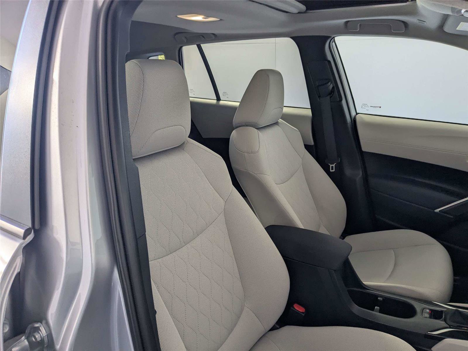 Certified 2024 Toyota Corolla Cross LE w/ Moonroof Package image 14