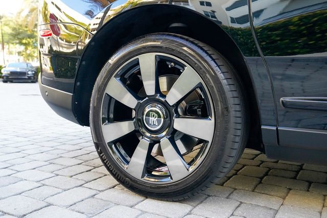 Used 2023 Rolls-Royce Cullinan w/ Cullinan Package image 49