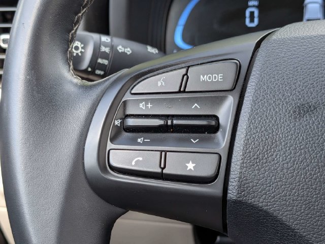 Used 2025 Hyundai Venue SEL FWD image 27