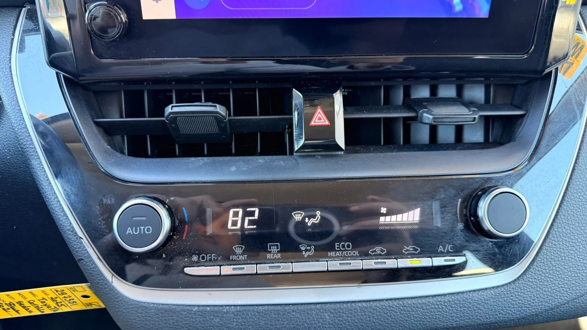 Used 2025 Toyota Corolla LE image 24