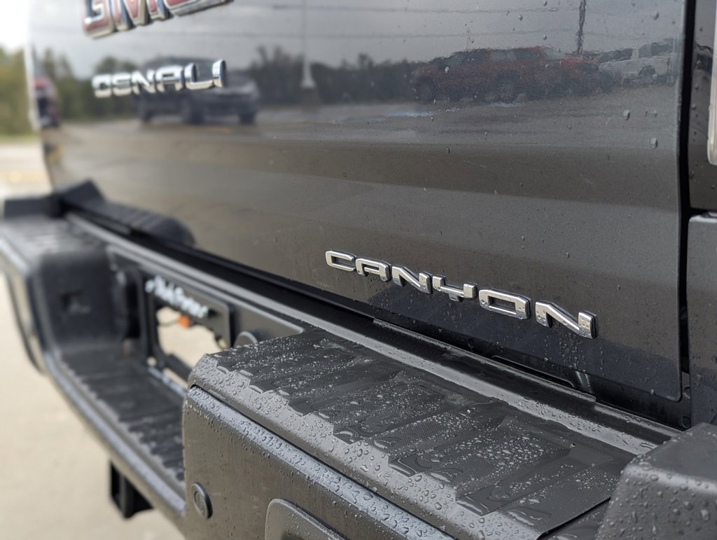 Used 2021 GMC Canyon Denali image 11