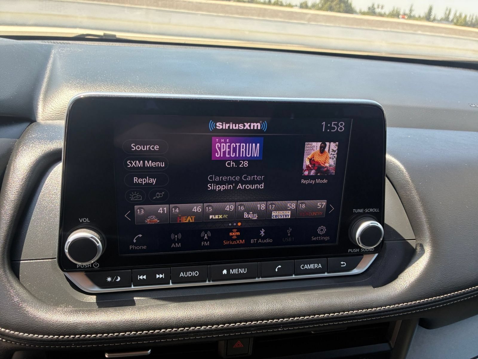 Used 2025 Nissan Rogue SV FWD image 19