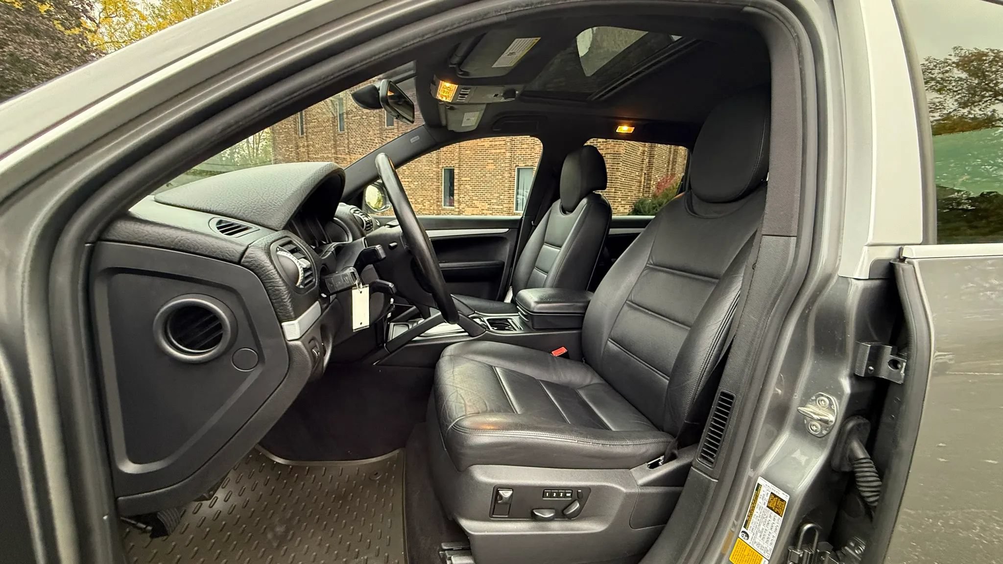 Used 2010 Porsche Cayenne AWD/4WD image 25