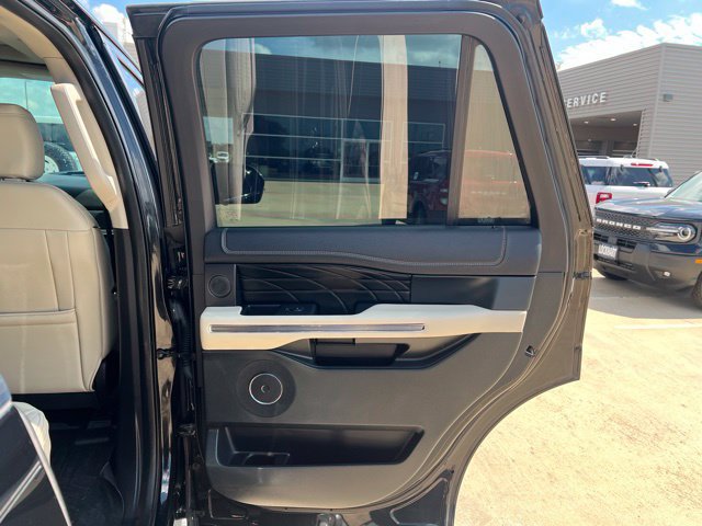 Certified 2018 Ford Expedition Platinum RWD image 23