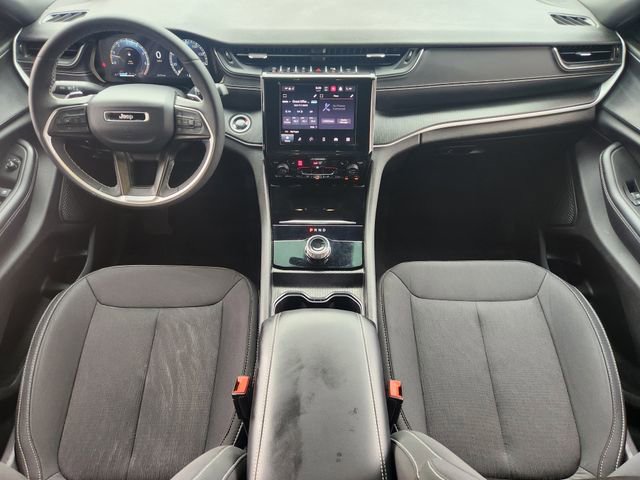 Certified 2025 Jeep Grand Cherokee Laredo w/ Luxury Tech Group I RWD image 24