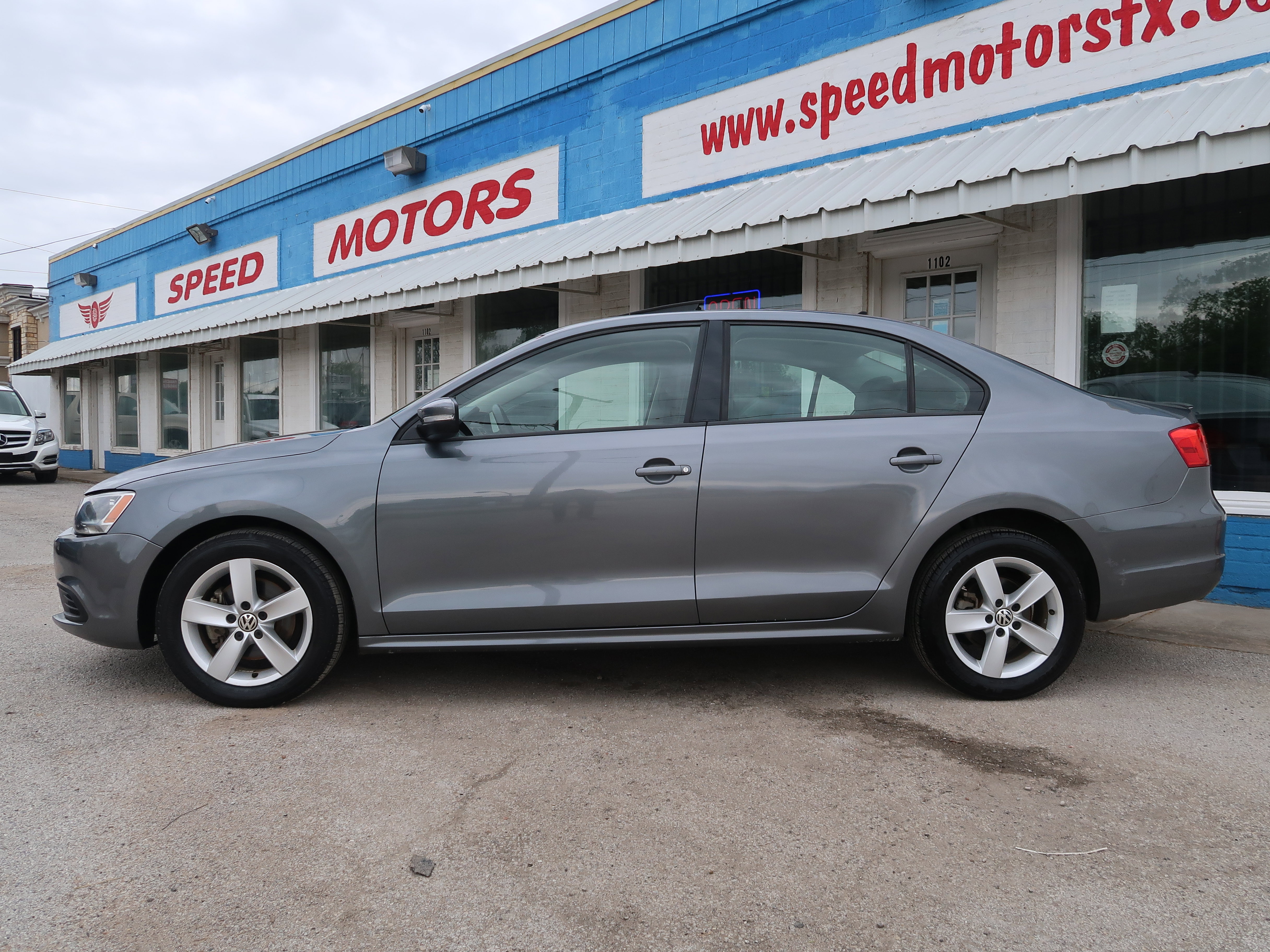 Used 2012 Volkswagen Jetta TDI FWD image 3