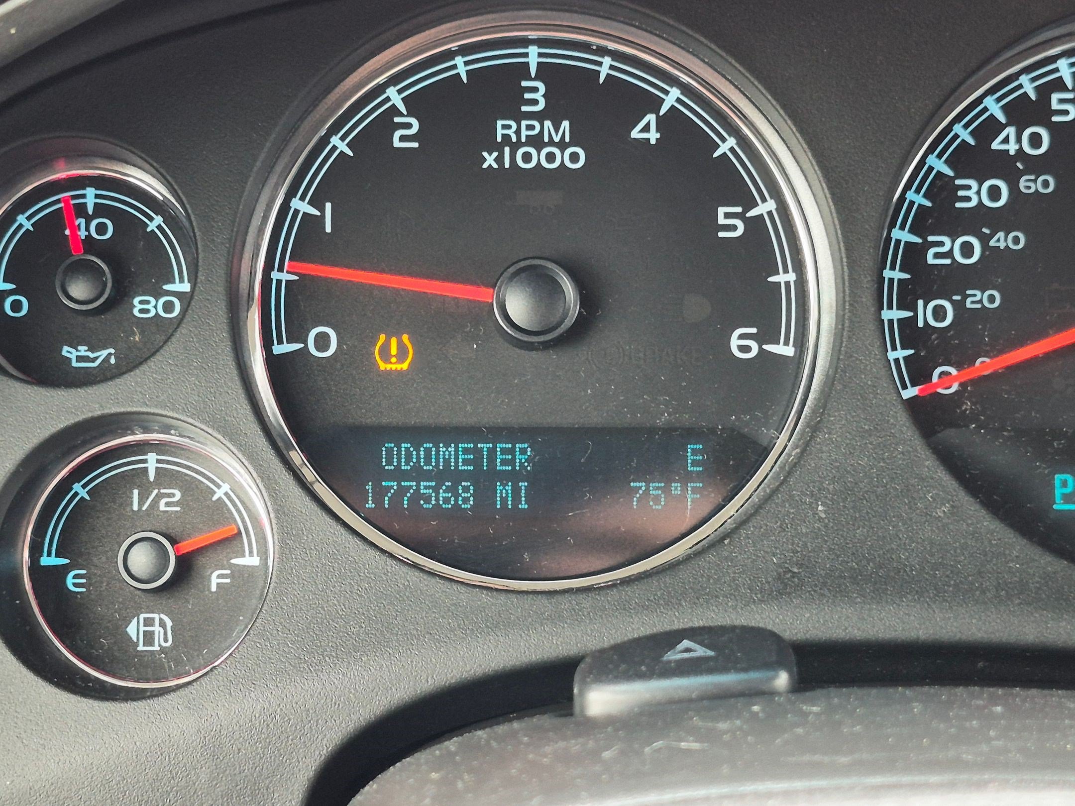 Used 2009 Chevrolet Suburban 2500 LS w/ Skid Plate Package AWD/4WD image 19