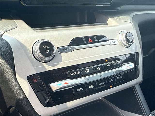 Used 2023 Ford Explorer XLT w/ Equipment Group 202A image 18