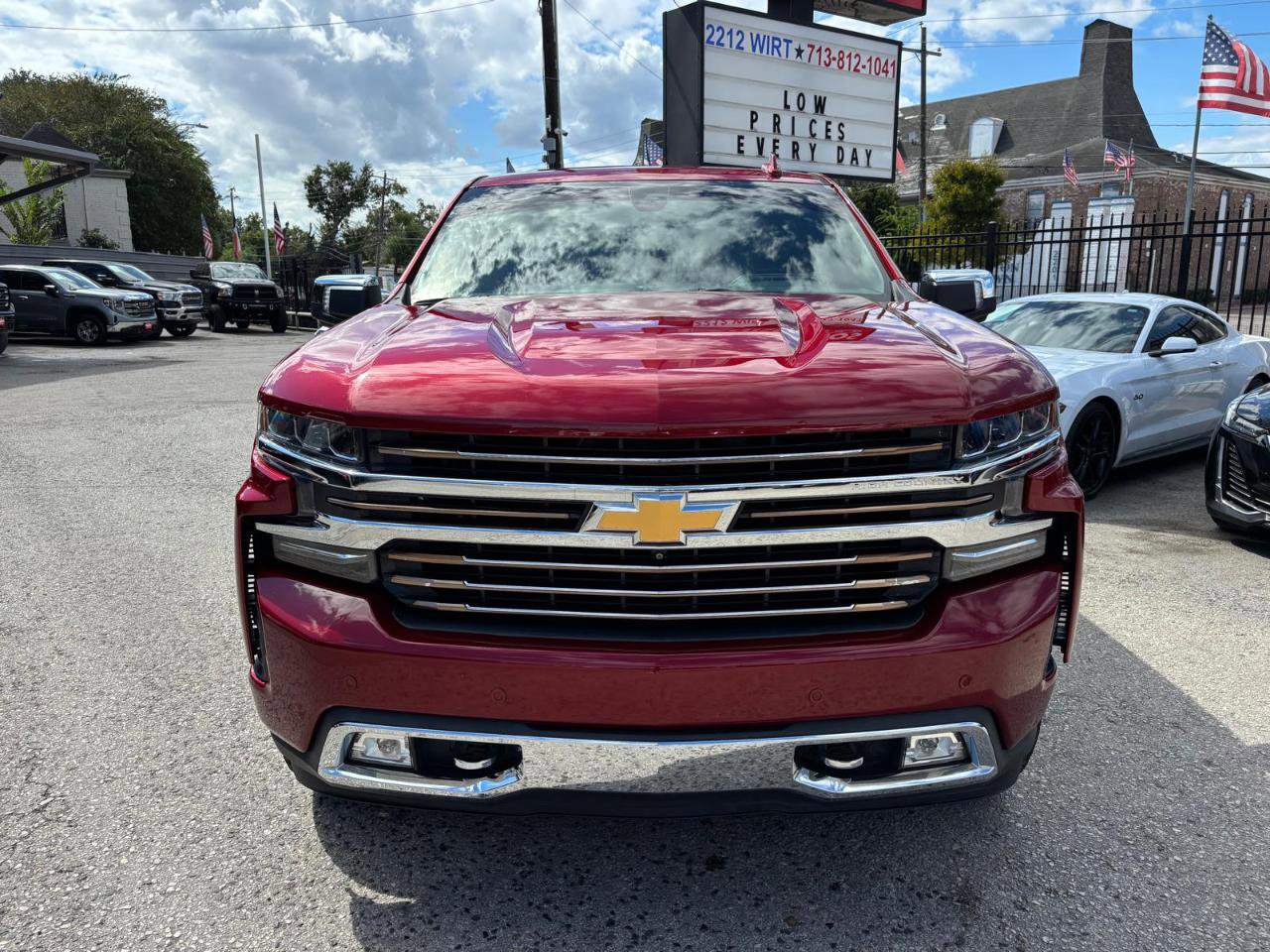 Used 2020 Chevrolet Silverado 1500 High Country w/ Technology Package image 3