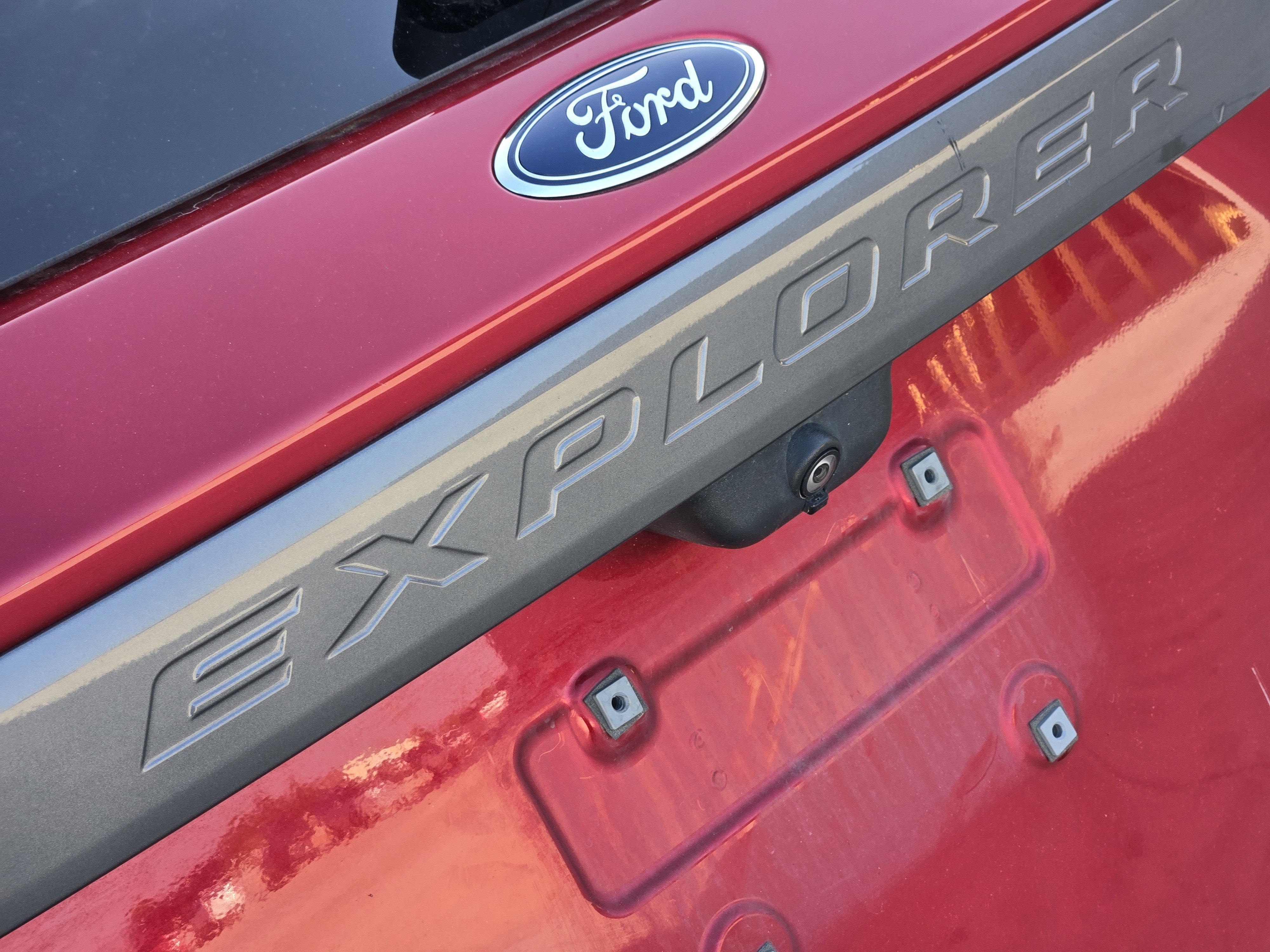 Used 2022 Ford Explorer XLT w/ Equipment Group 202A AWD/4WD image 13