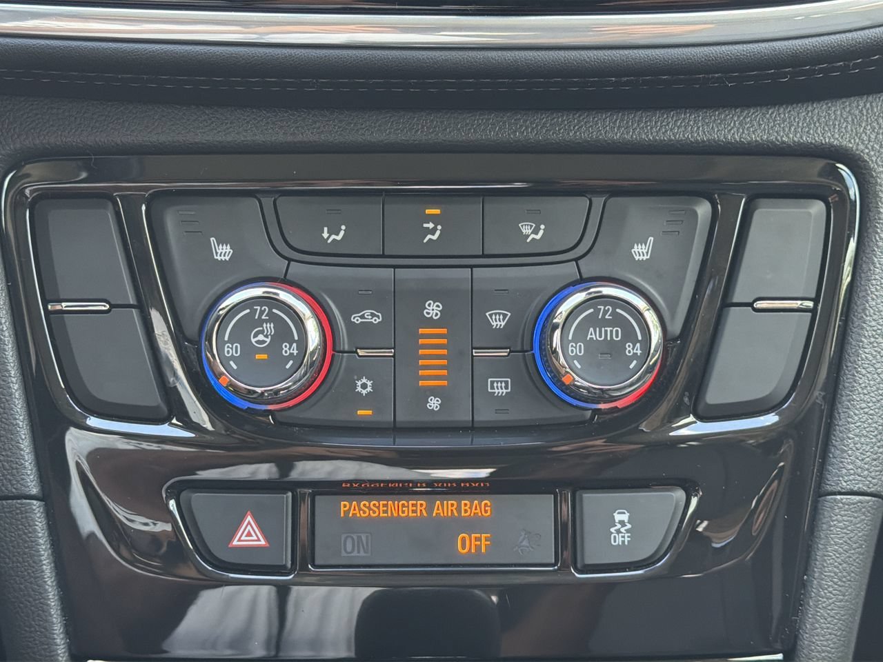 Used 2020 Buick Encore Essence FWD image 20