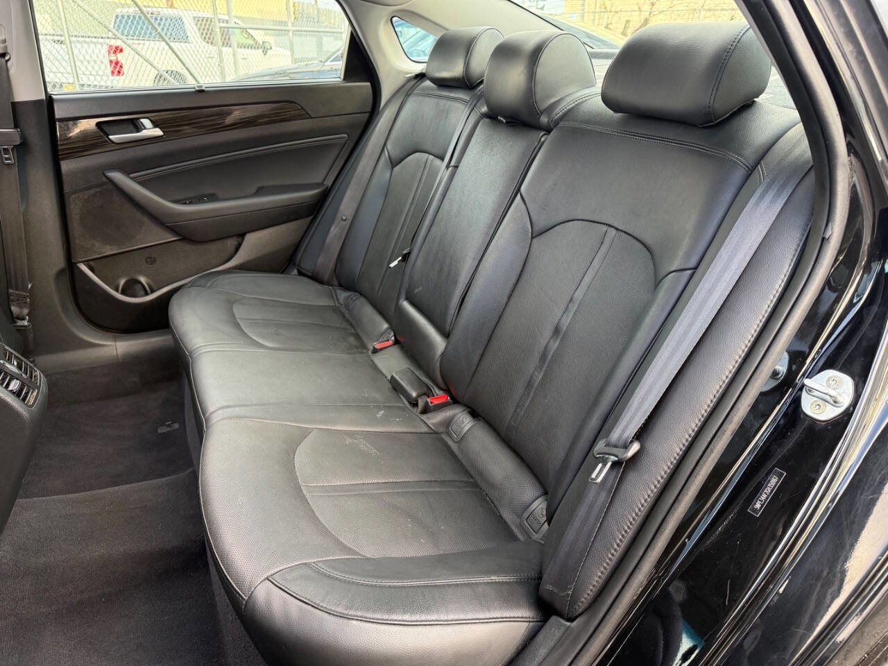 Used 2016 Hyundai Sonata Limited w/ Option Group 04 FWD image 12
