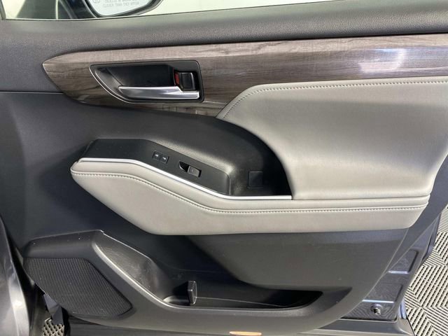 Used 2023 Toyota Highlander Limited image 27