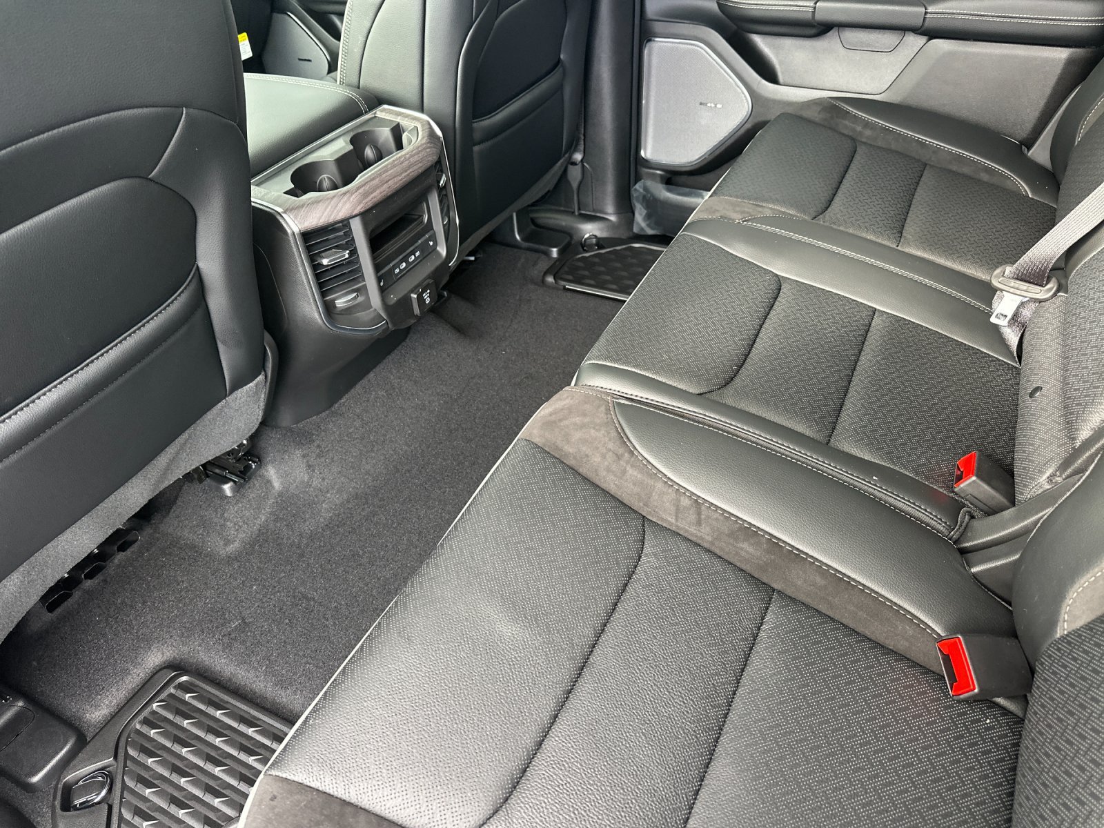 New 2026 RAM 1500 Laramie AWD/4WD image 12