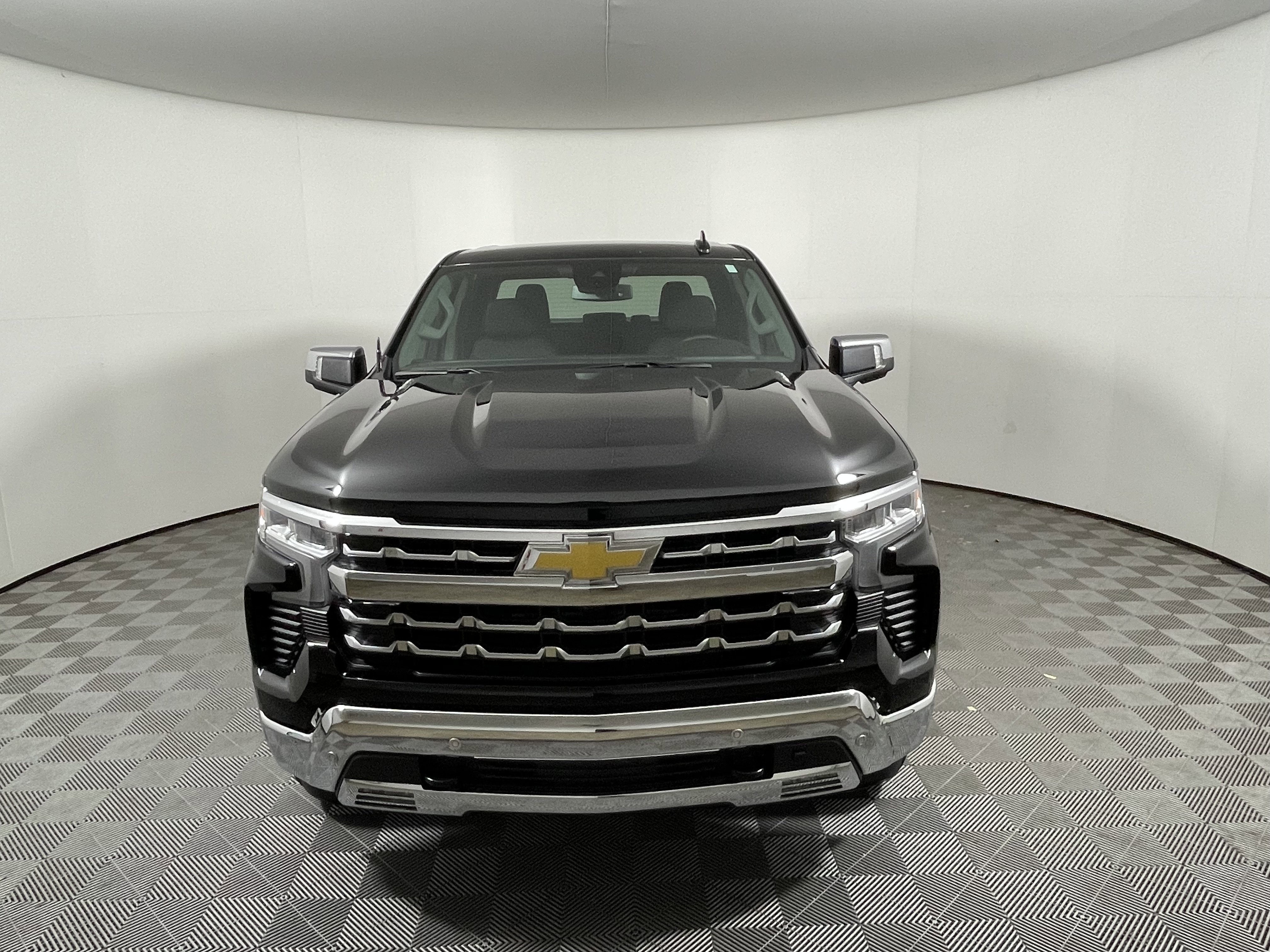 Used 2026 Chevrolet Silverado 1500 LTZ RWD image 8
