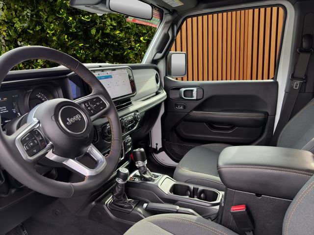 Used 2024 Jeep Wrangler Unlimited Sahara AWD/4WD image 36