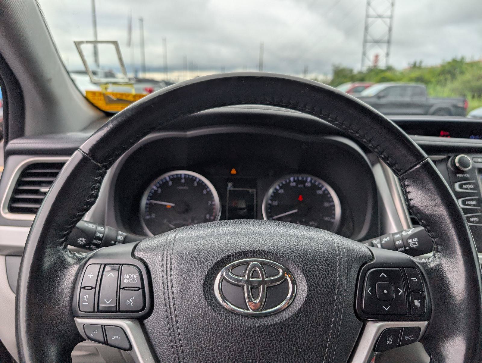 Used 2017 Toyota Highlander Plus AWD/4WD image 13