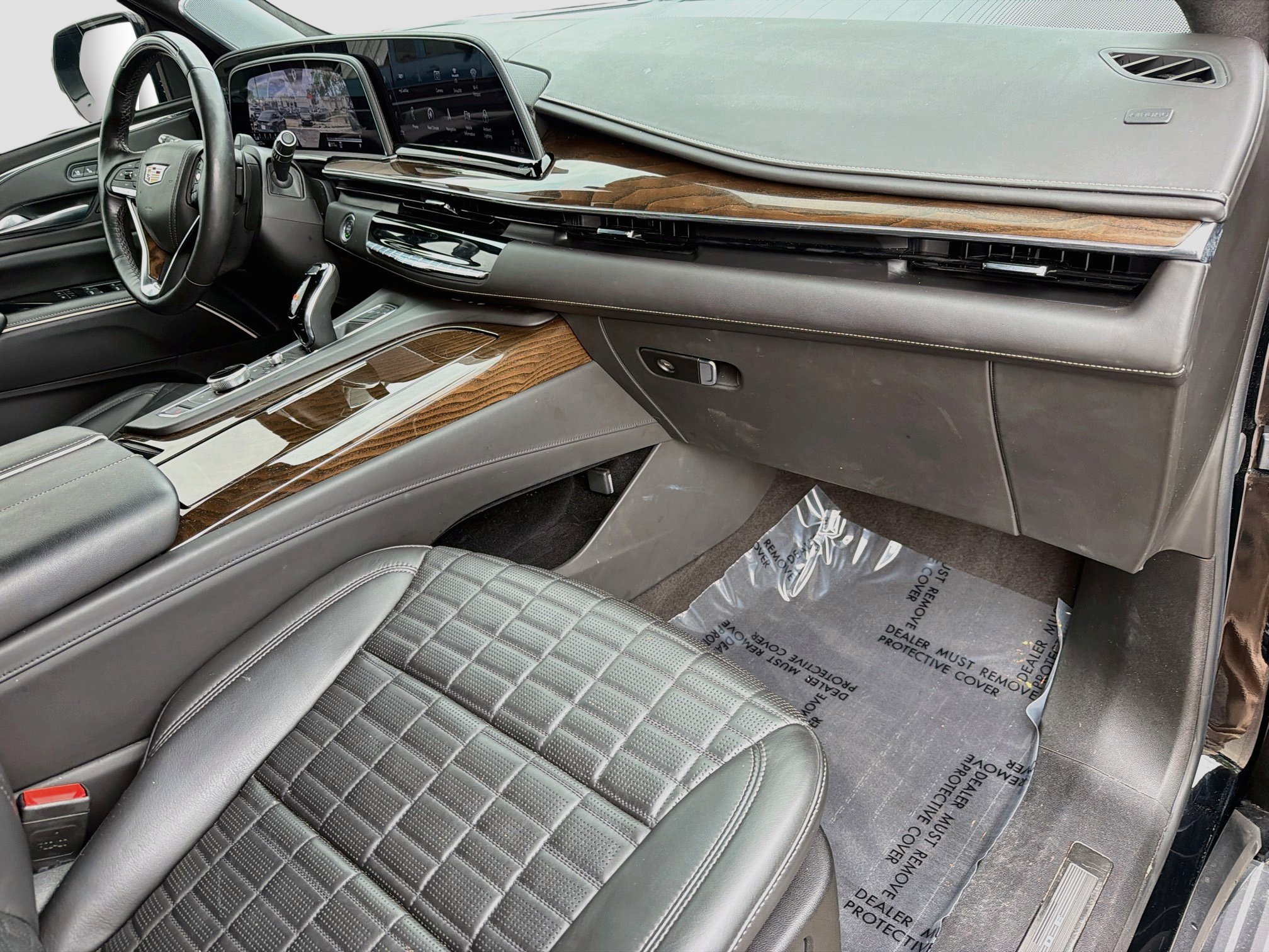 Used 2024 Cadillac Escalade Sport Platinum w/ LPO, ONYX Package AWD/4WD image 15