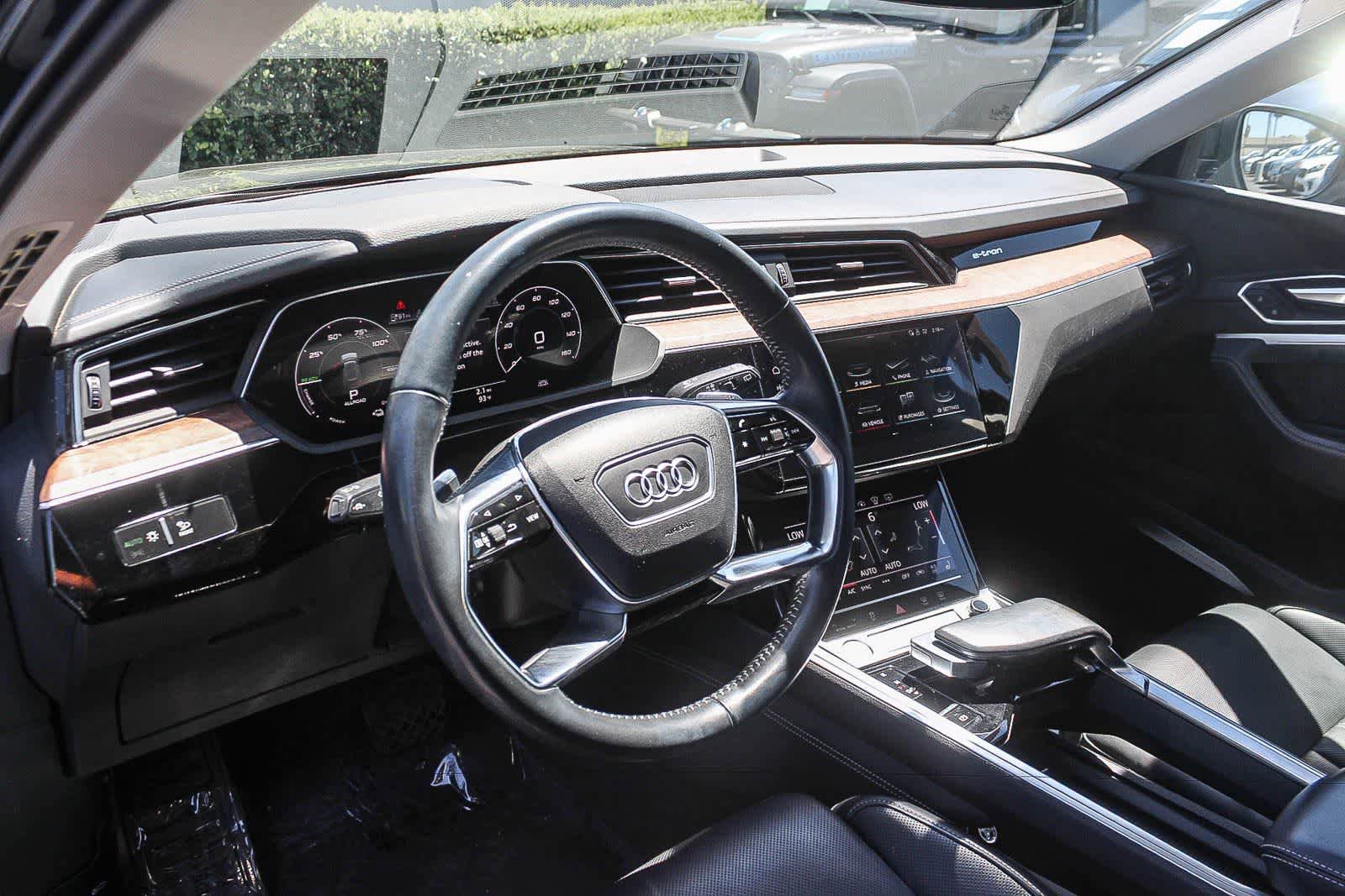 Used 2019 Audi e-tron Prestige w/ Prestige Package AWD/4WD image 22