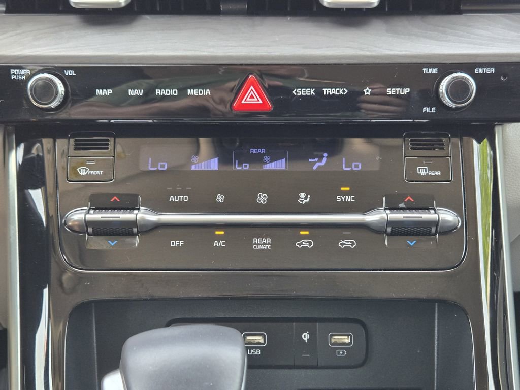 Used 2024 Kia Carnival EX FWD image 21