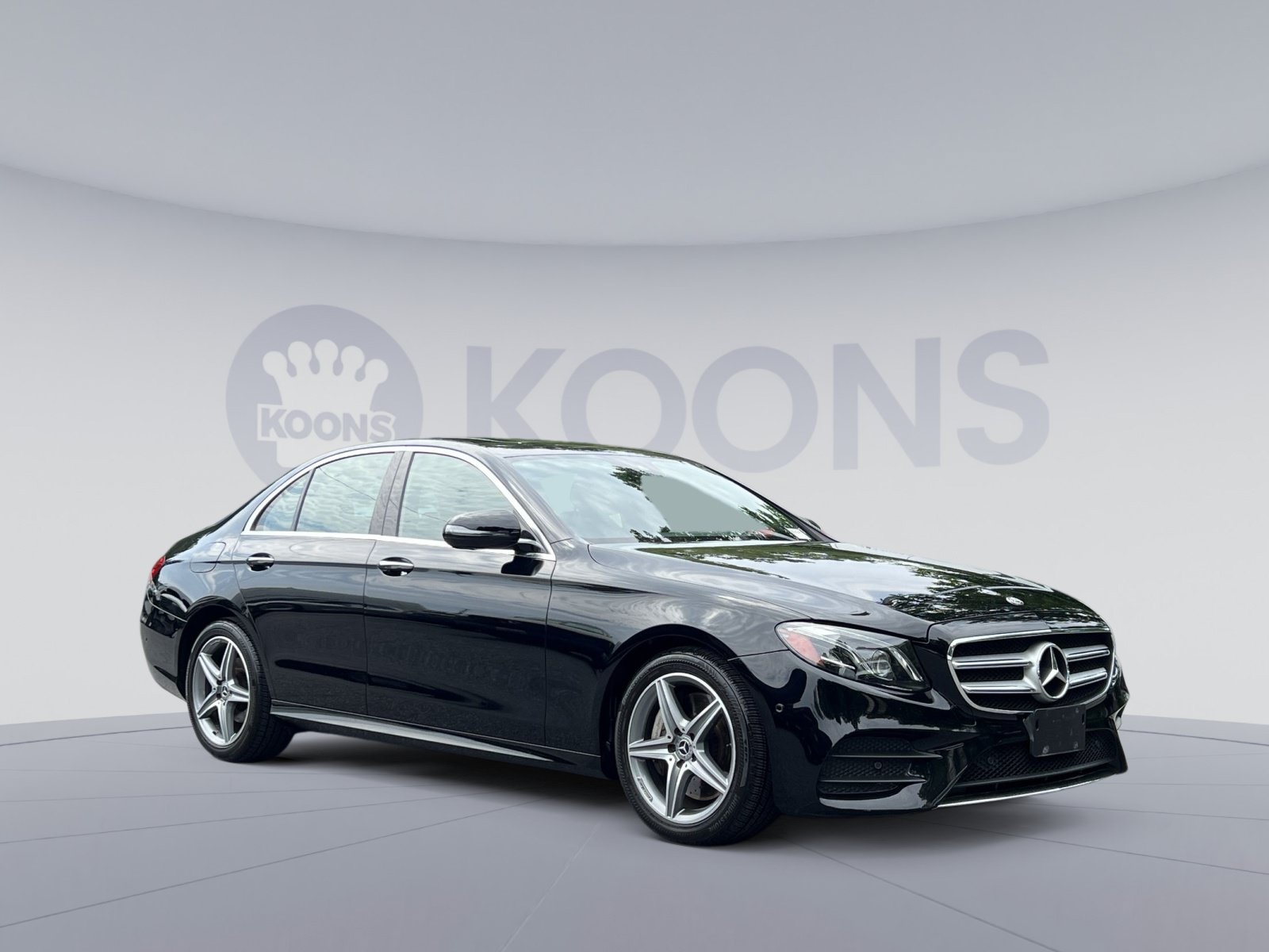 Used 2017 Mercedes-Benz E 300 4MATIC image 2