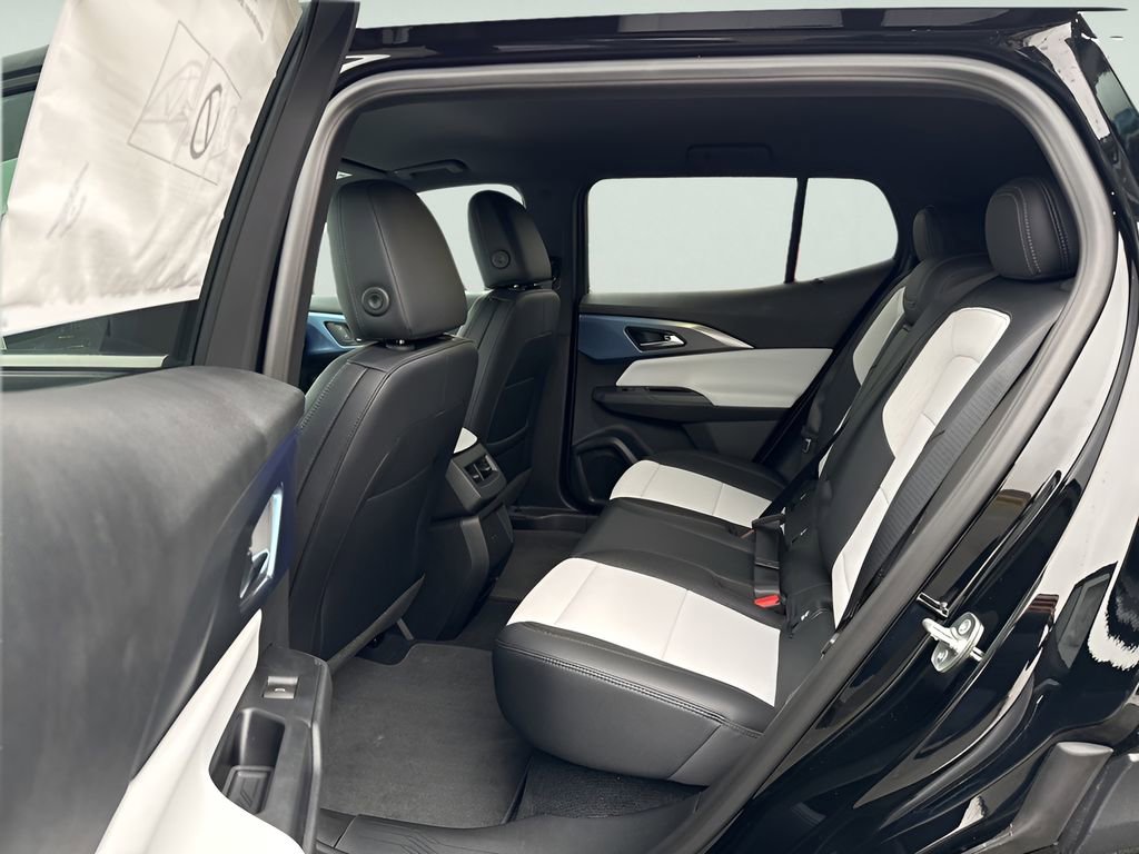 New 2026 Chevrolet Equinox EV LT image 17