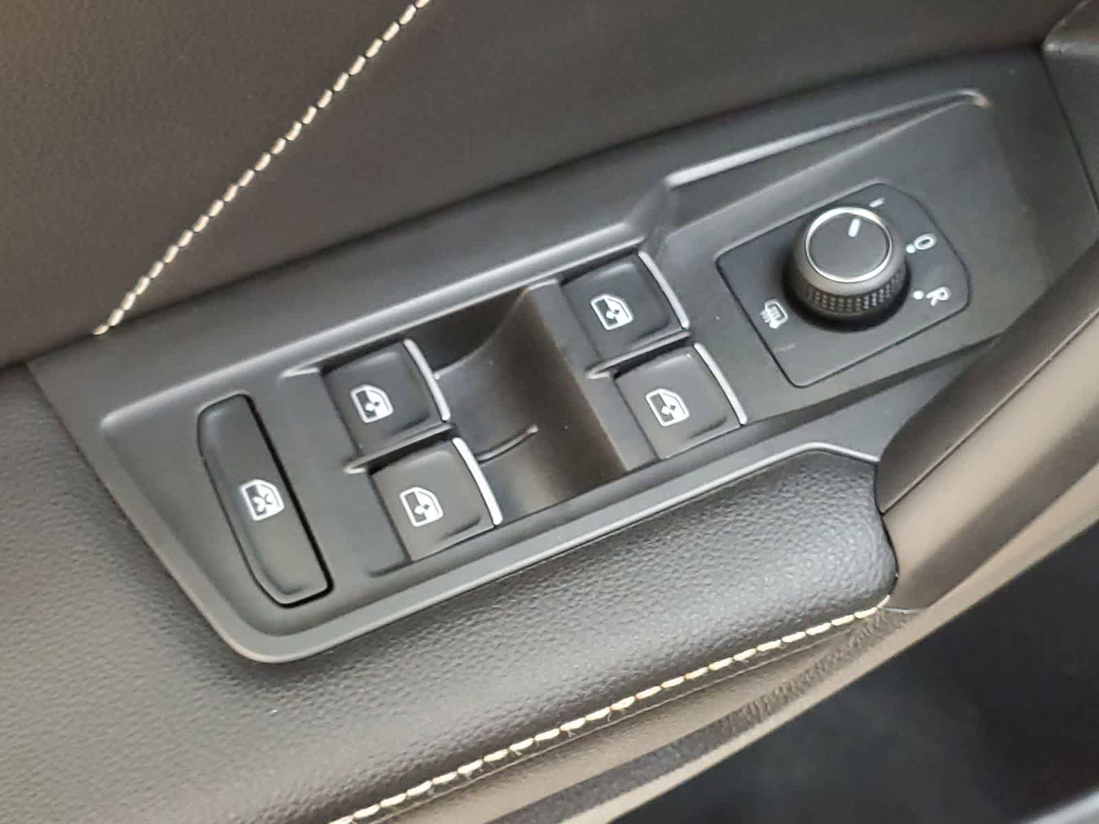 Used 2022 Volkswagen Tiguan SE AWD/4WD image 16