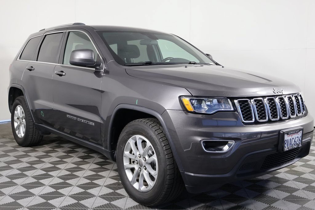 Used 2021 Jeep Grand Cherokee Laredo RWD image 3