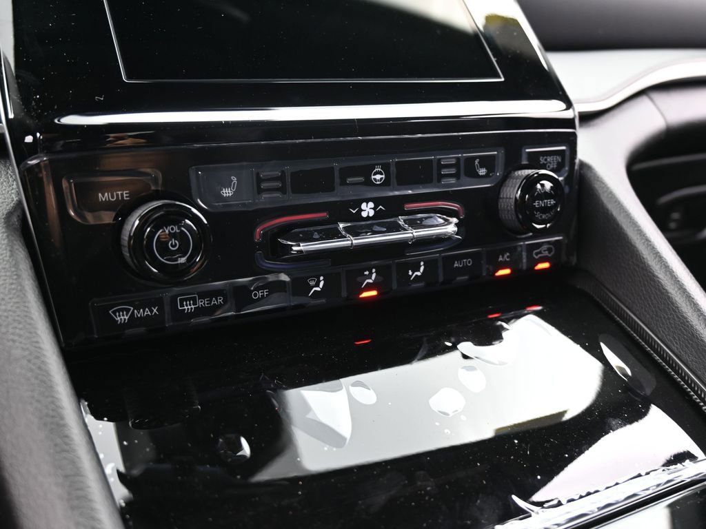 Used 2025 Jeep Grand Cherokee L Laredo image 20