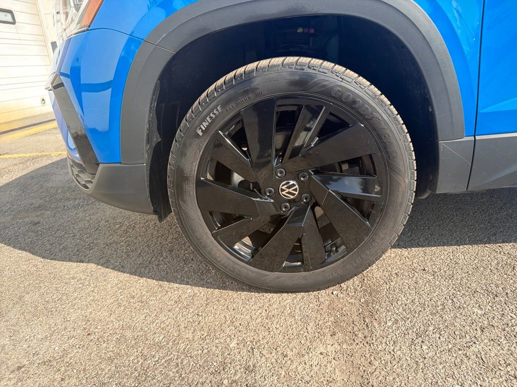 Used 2024 Volkswagen Taos SE image 20