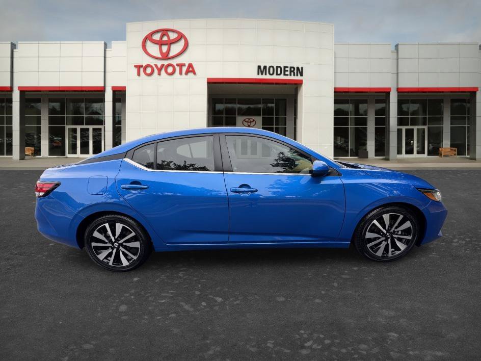 Used 2022 Nissan Sentra SV w/ SV Premium Package FWD image 4