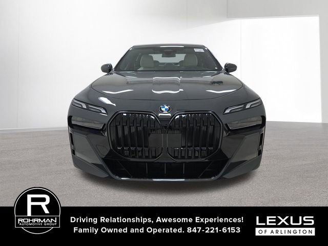 Used 2025 BMW 760i xDrive w/ Premium Package image 1