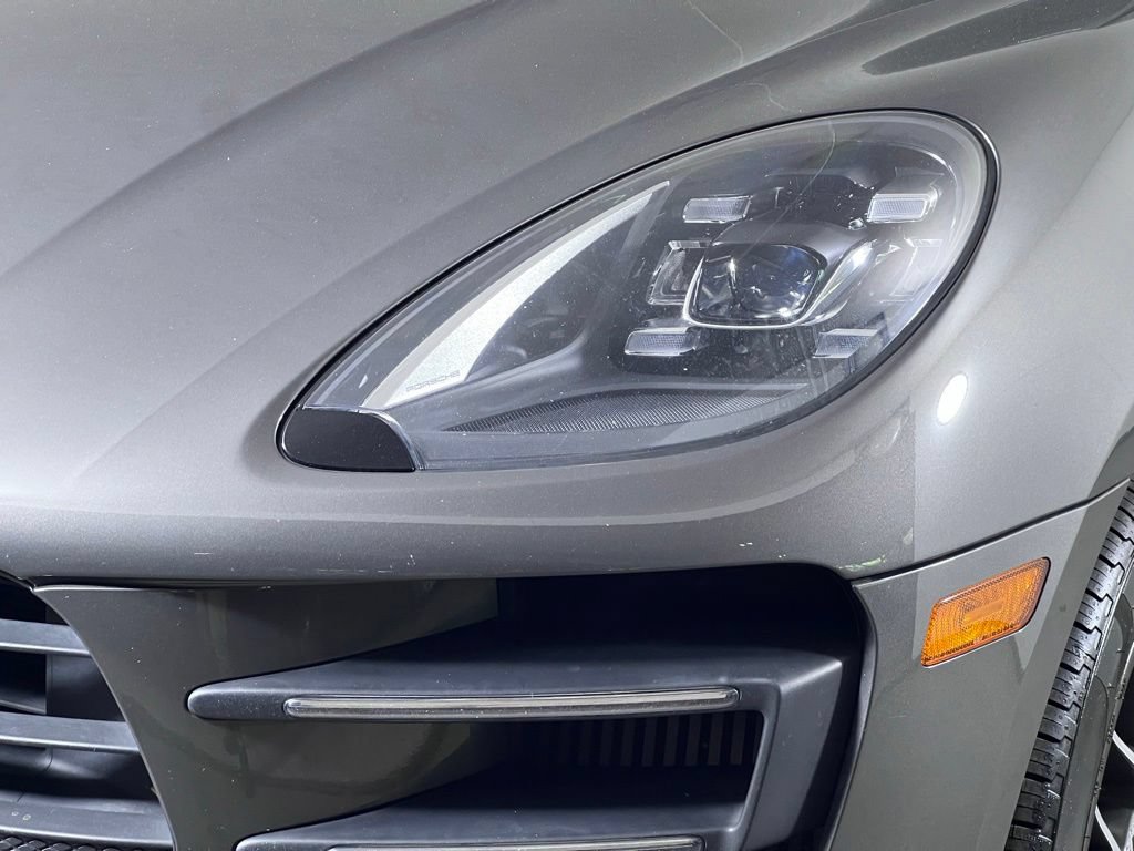 Certified 2018 Porsche Macan Turbo AWD/4WD image 15